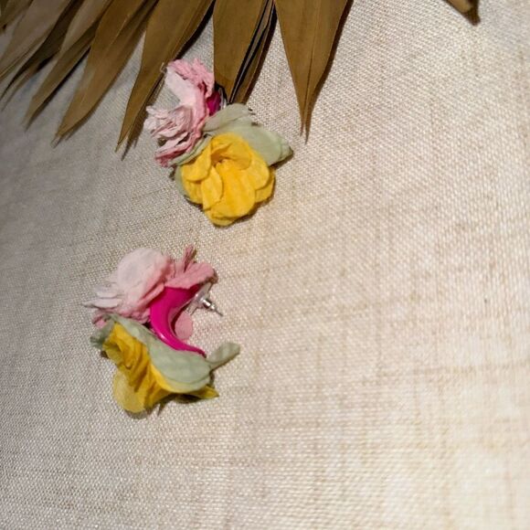 Boho flower hoop earrings M552 - Picture 3 of 4